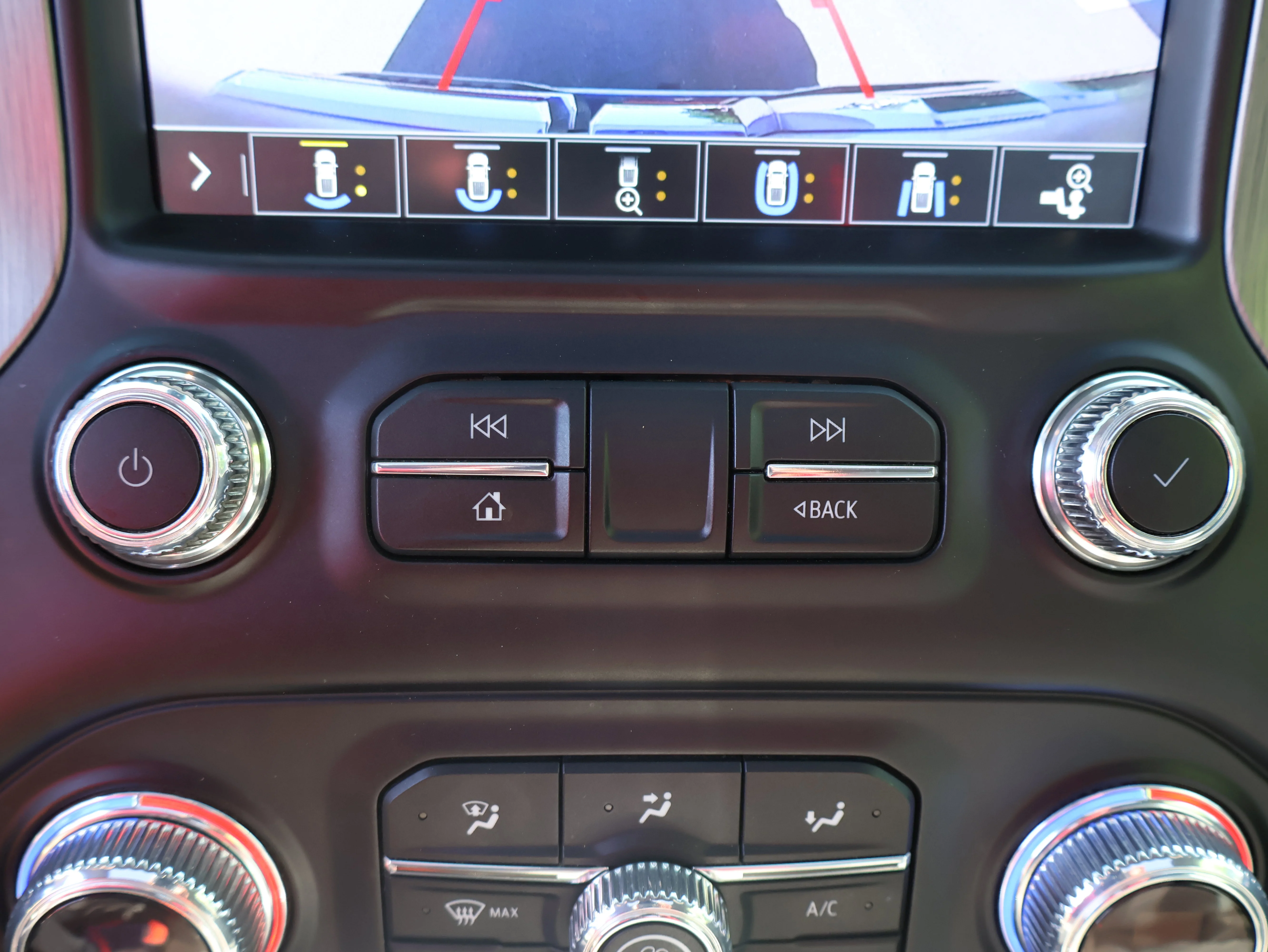 Used 2019 White Frost Tricoat GMC Denali image 29