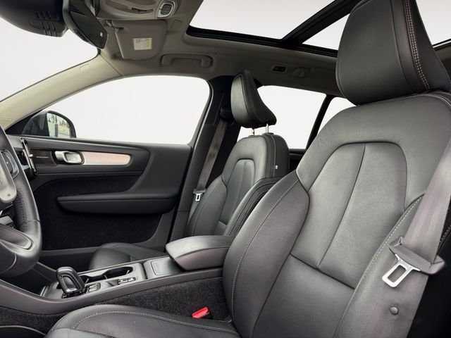 Used 2020 Black Volvo Momentum image 11