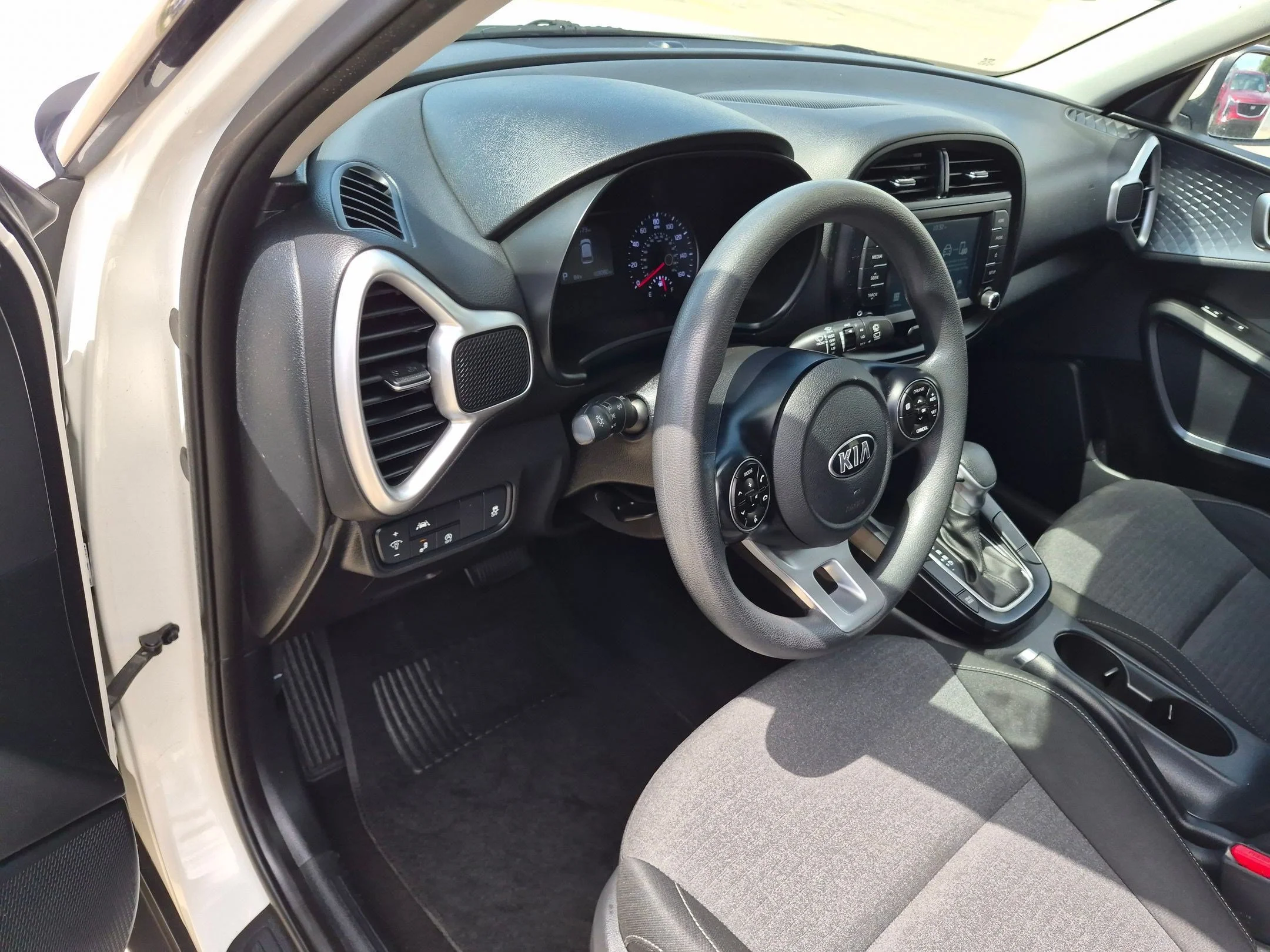 Used 2021 Snow White Pearl Kia S image 14