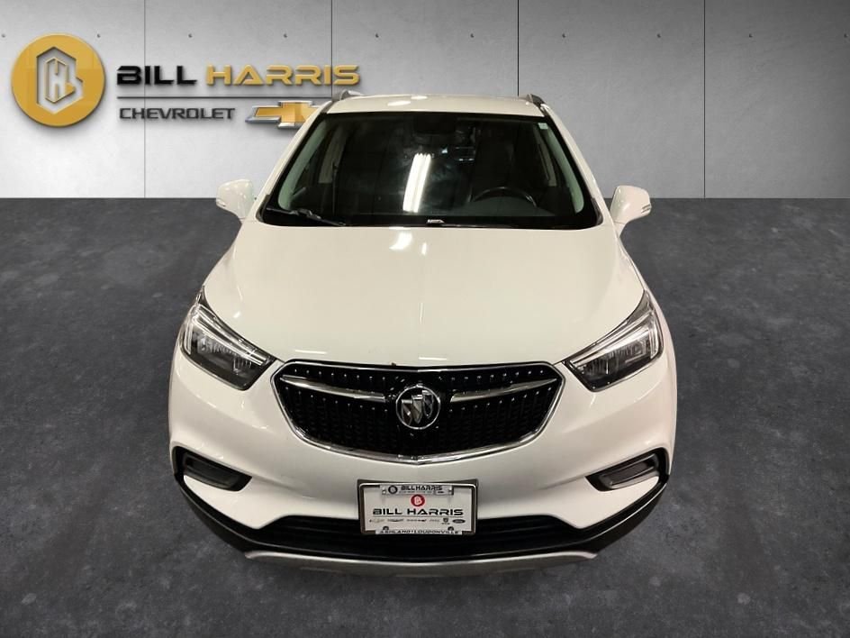 Used 2018 White Buick Preferred image 9