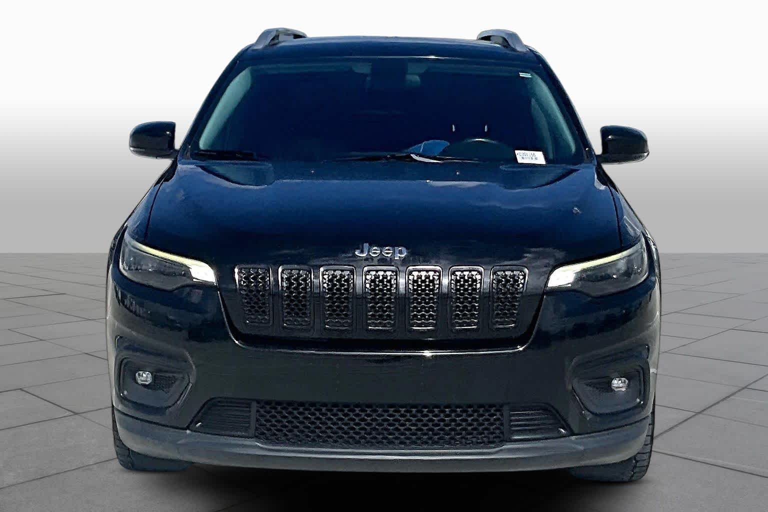 Used 2019 Diamond Black Crystal Pearlcoat Jeep Latitude Plus image 3