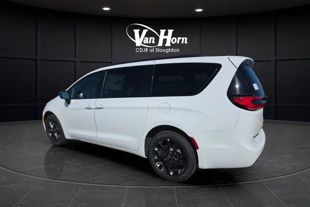 New 2026 Bright White Clear-Coat Exterior Paint Chrysler Limited image 3