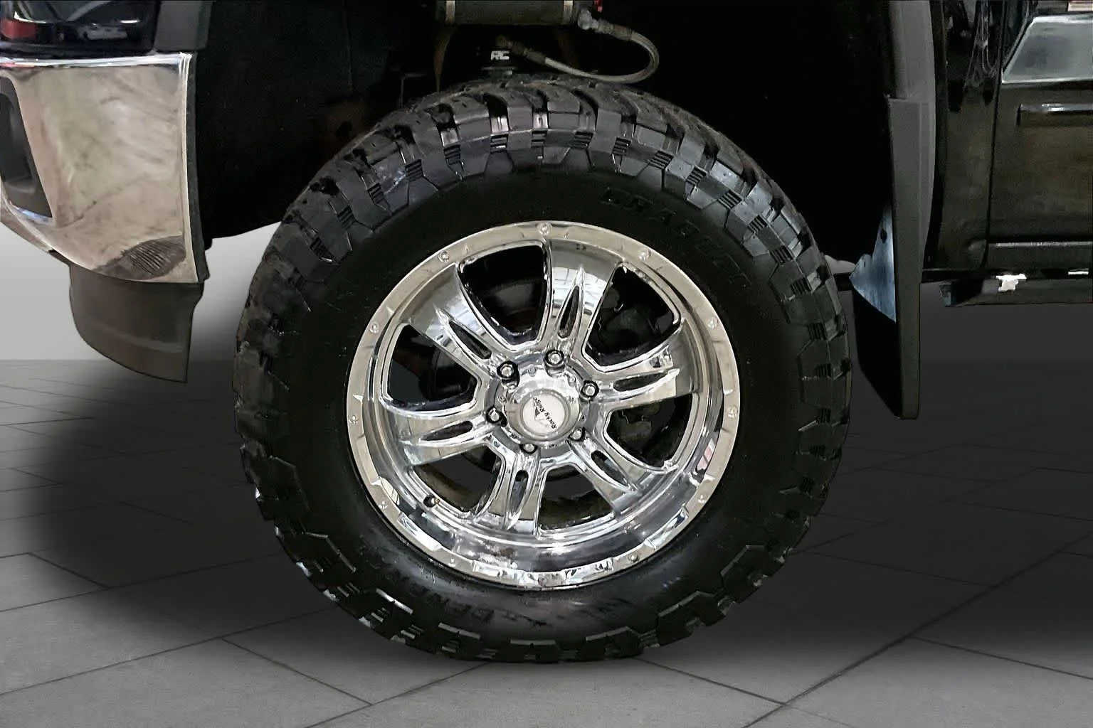 Used 2015 Onyx Black GMC SLE image 11