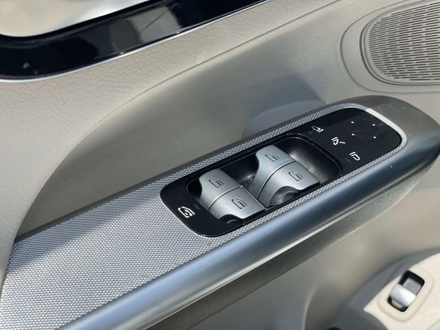 Used 2025 White Mercedes-Benz GLC 300 image 17