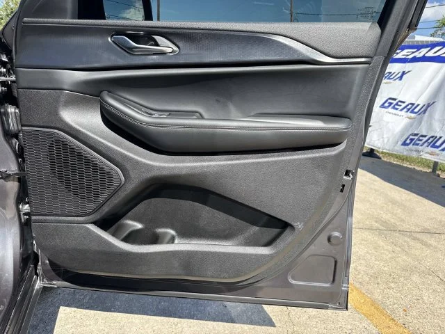 Used 2025 Gray Jeep Altitude X image 31