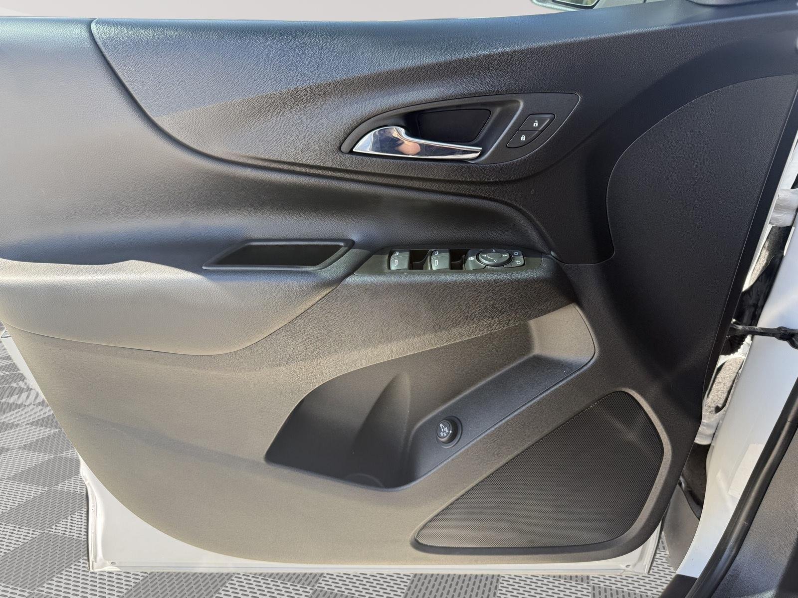 Used 2022 Summit White Chevrolet LT image 16