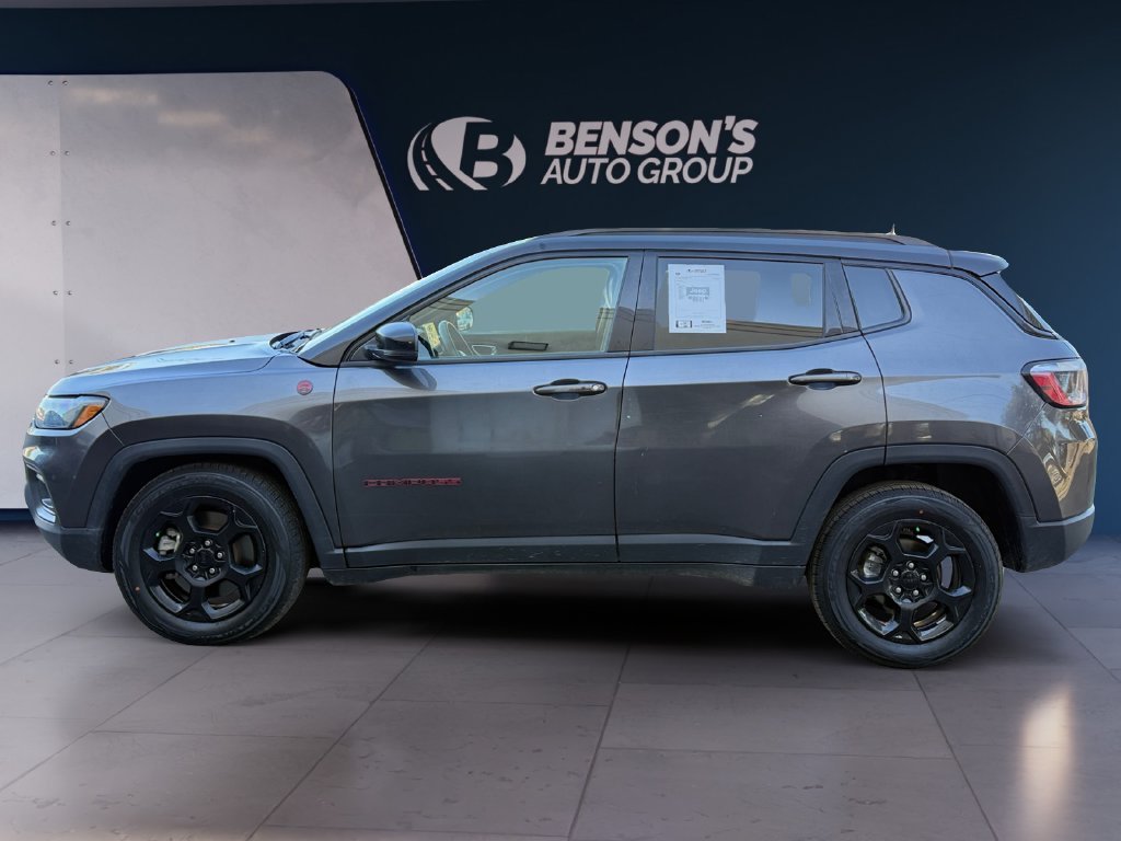 Used 2024  Jeep Trailhawk image 2