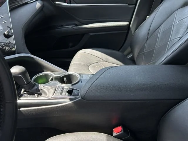 Used 2018 Gray Toyota XLE image 30