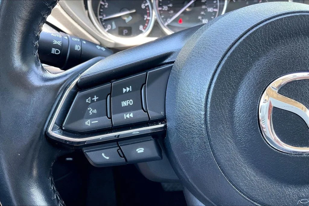 Used 2018 White Mazda Grand Touring image 18