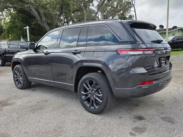 New 2026 Baltic Gray Metallic Clear-Coat Exterior Paint Jeep Limited image 32