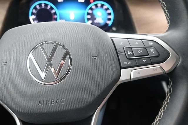 Used 2024 White Volkswagen 2.0T SE image 28
