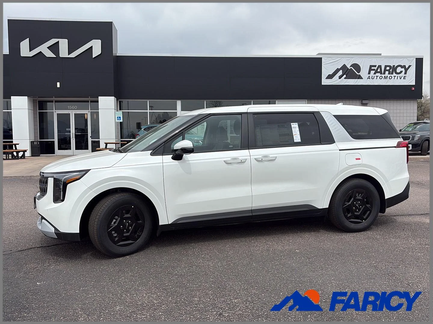 2026 Kia Sedona LXS's photo