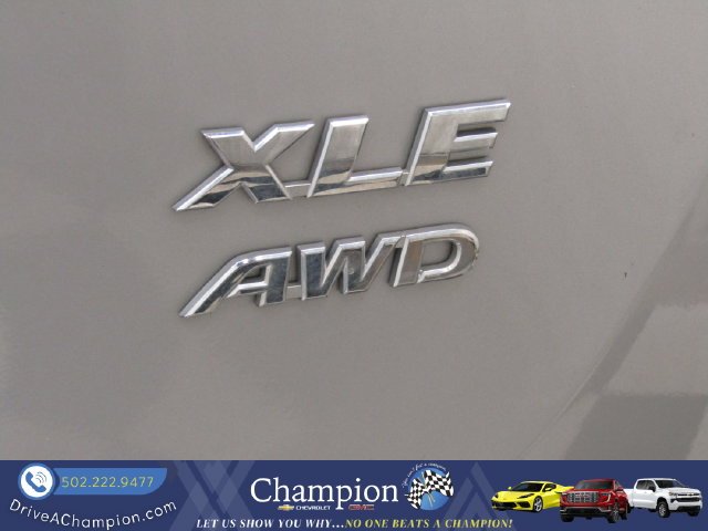Used 2018 Silver Toyota XLE image 4