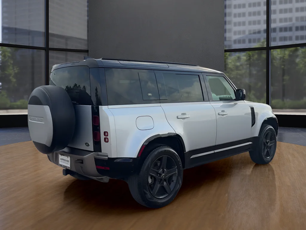 Used 2022 Silver Land Rover X-Dynamic SE image 5