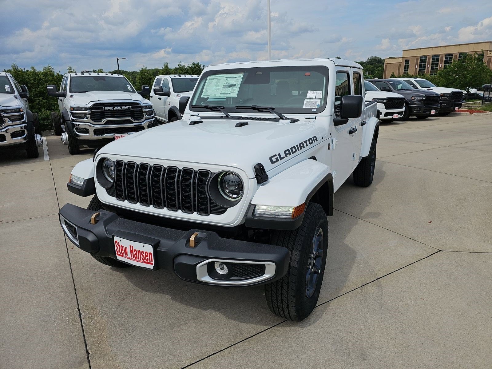 2026 Jeep Gladiator 85th Anniversary Edition Auto's photo