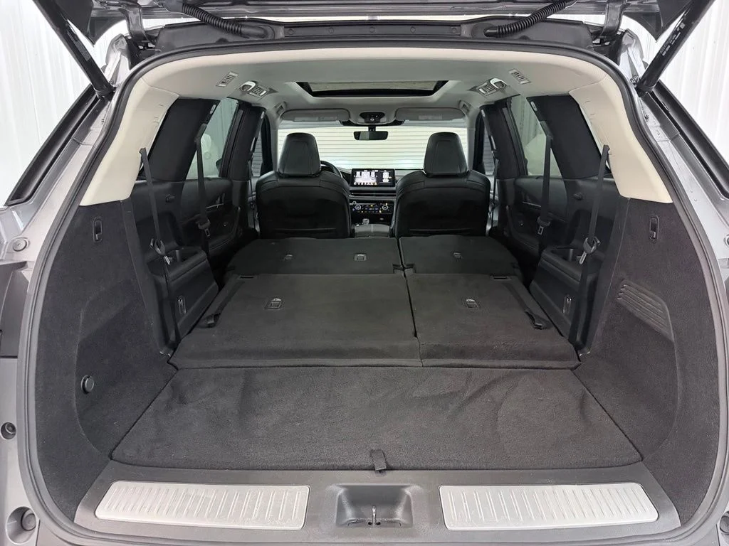 Certified Used 2023 Gray INFINITI LUXE image 40