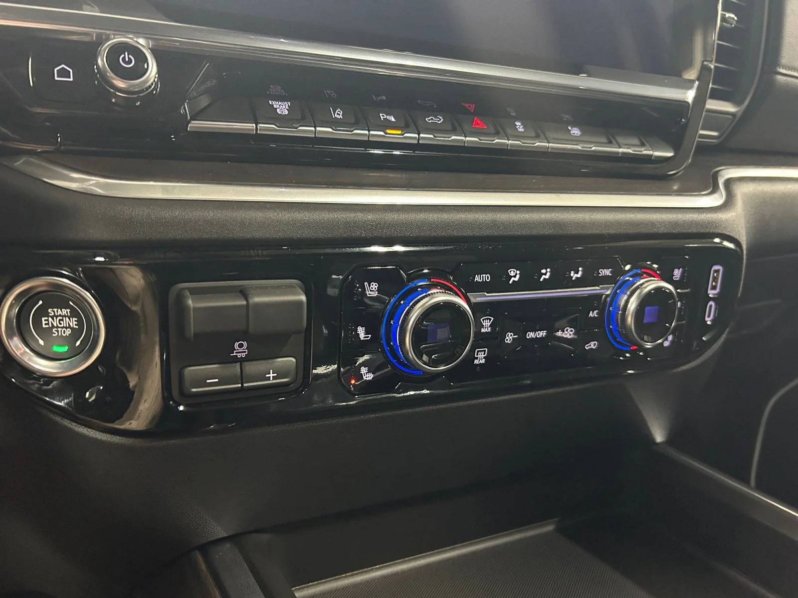 New 2026 Summit White GMC SLT image 22