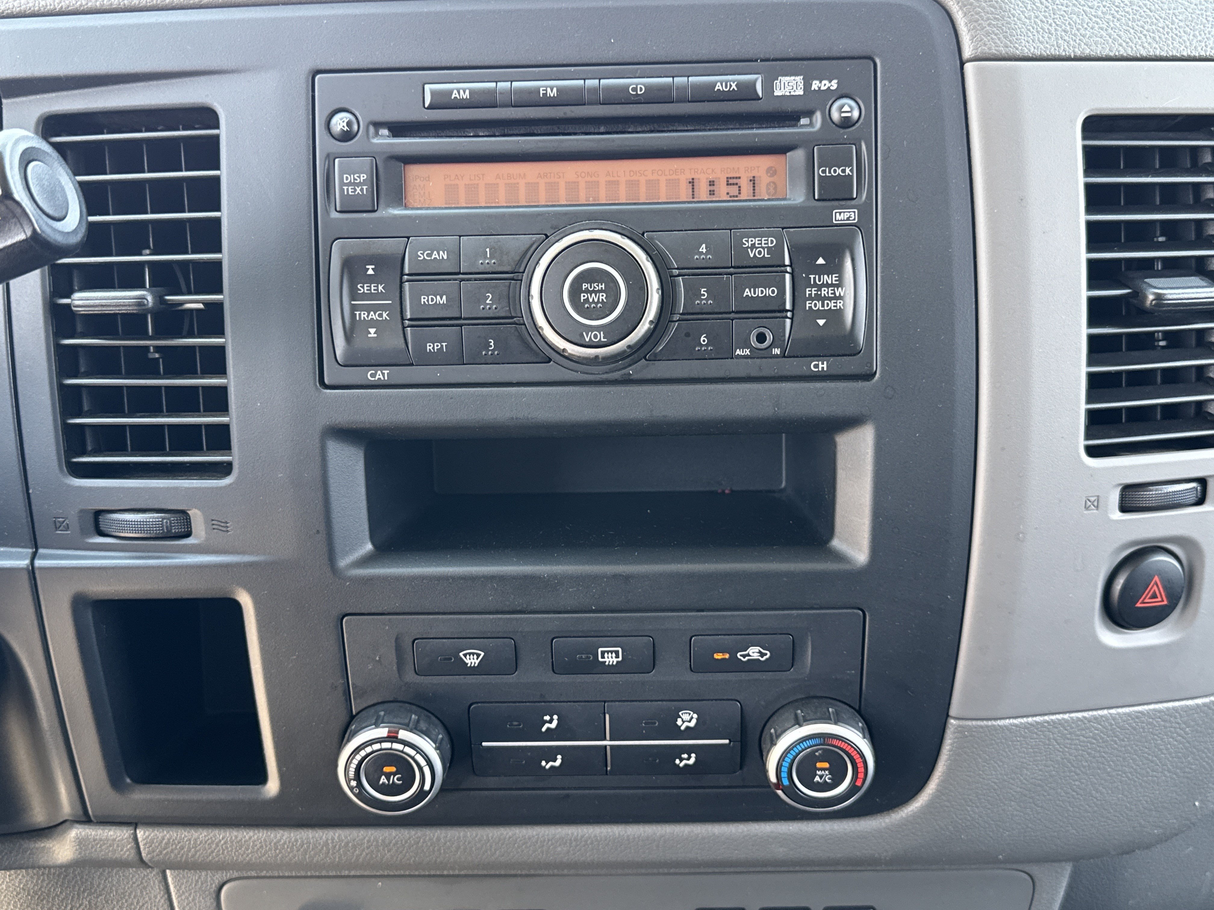 Used 2014 White Nissan SV image 17