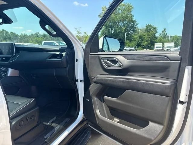 Used 2021 White Frost Tricoat GMC SLT image 44