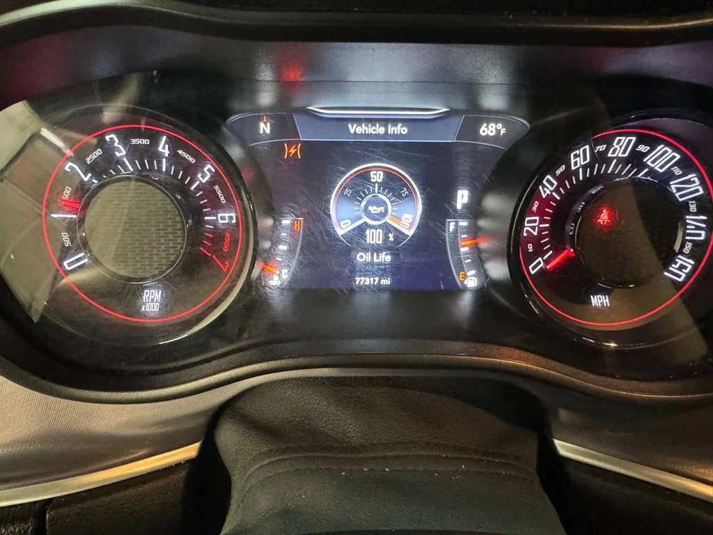 Used 2019 Black Dodge SXT image 19