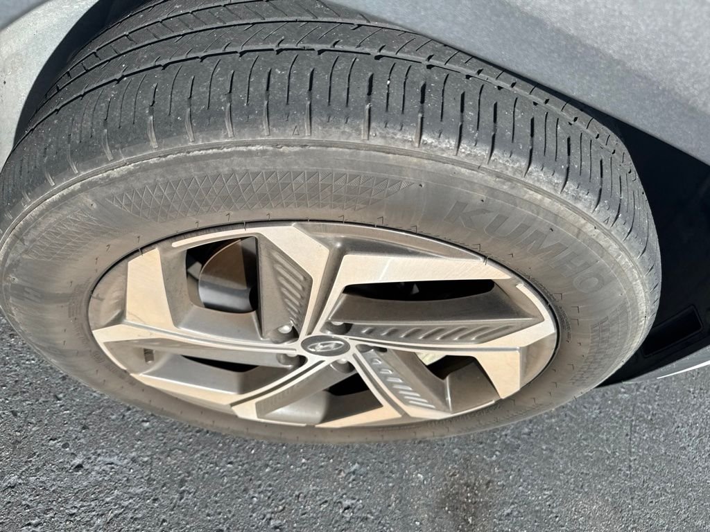 Used 2023 White Hyundai SEL image 10
