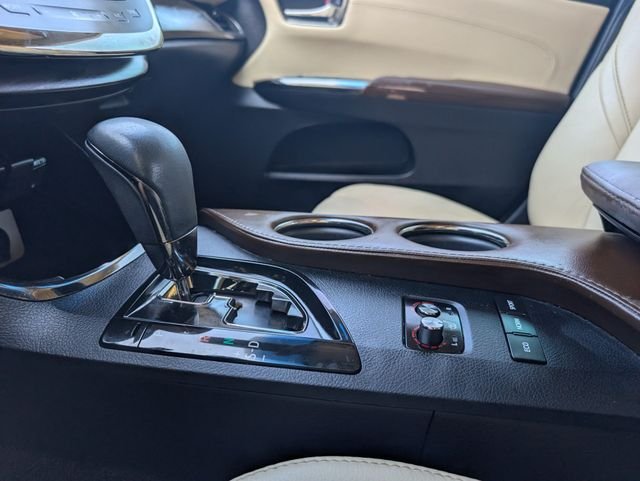 Used 2017  Toyota XLE image 18