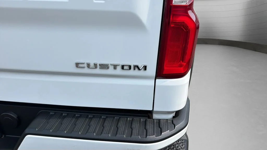 Used 2019 White Chevrolet Custom image 25