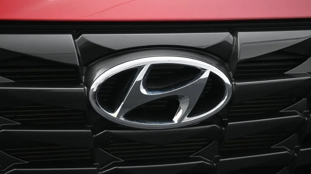 Used 2024 Red Hyundai SE image 19