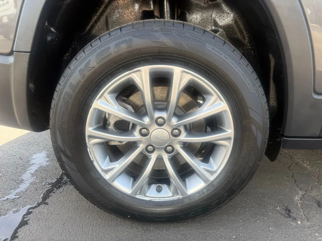 Used 2022 Gray Jeep Latitude Lux image 44