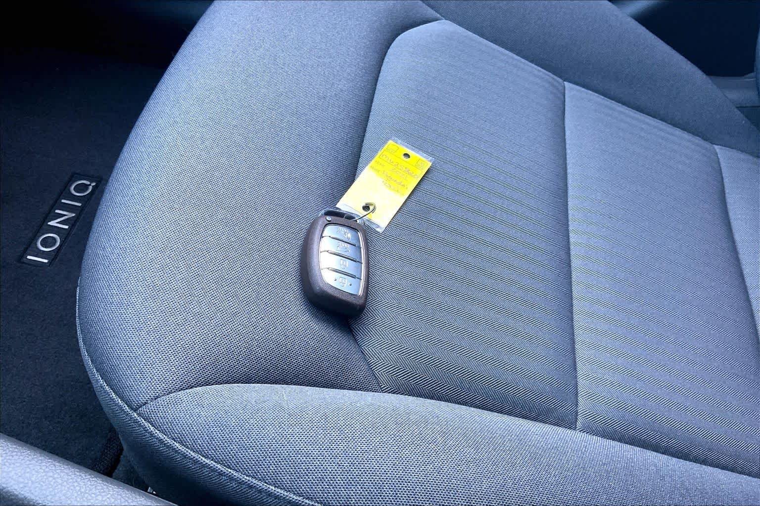 Used 2021 Ceramic White Hyundai Blue image 15