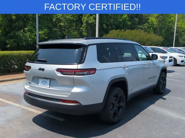 Used 2023 Silver Jeep Altitude image 5