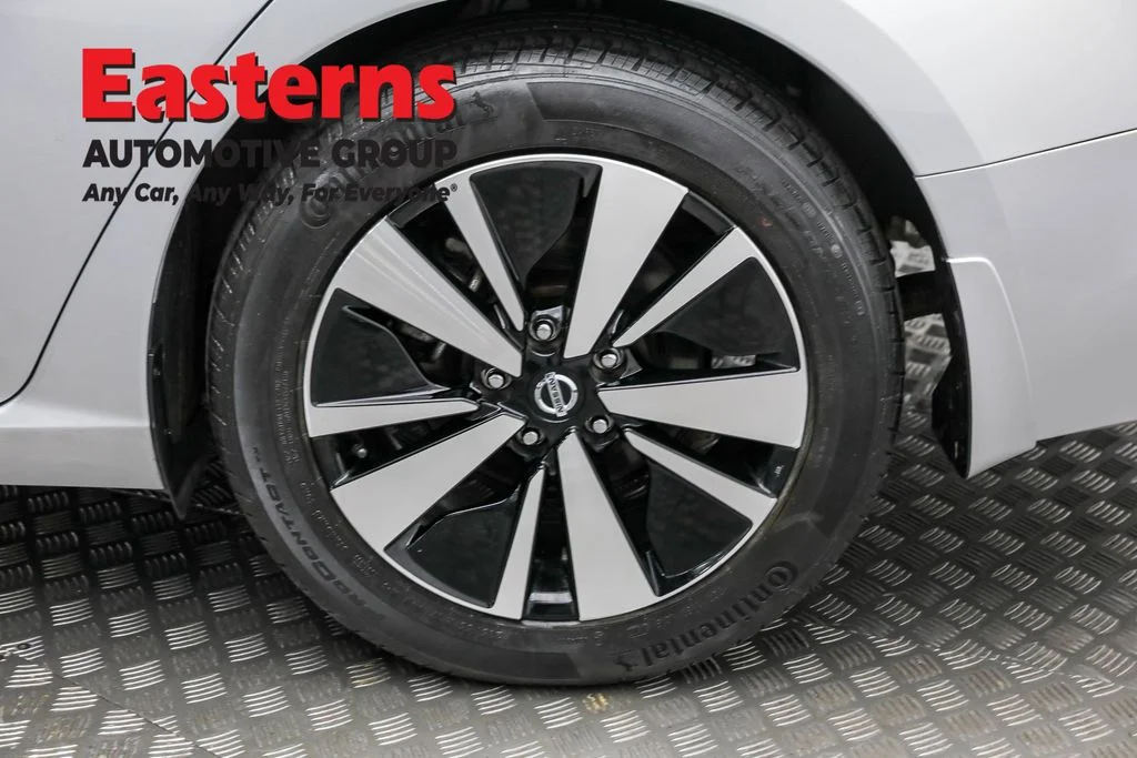 Used 2022 Silver Nissan 2.5 SV image 32