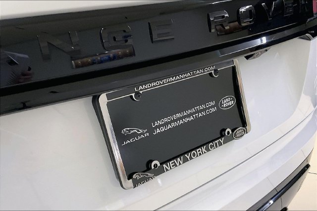 Used 2025 White Land Rover Dynamic SE image 27