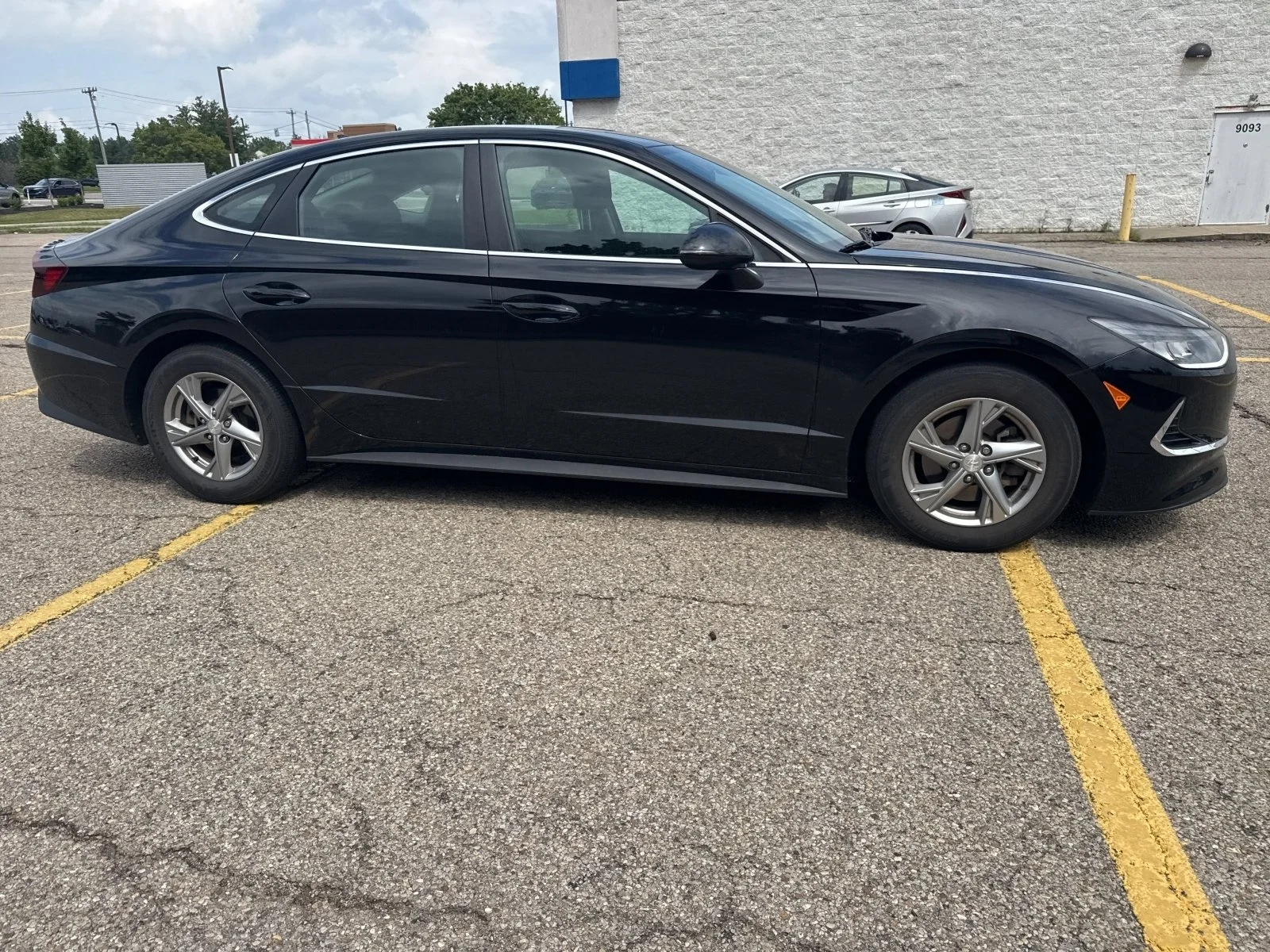 Used 2023 Onyx Black Hyundai SE image 19