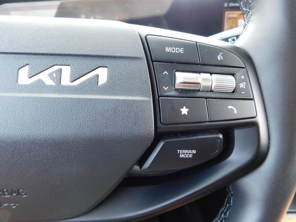 Used 2026 Ebony Black Kia LX image 28