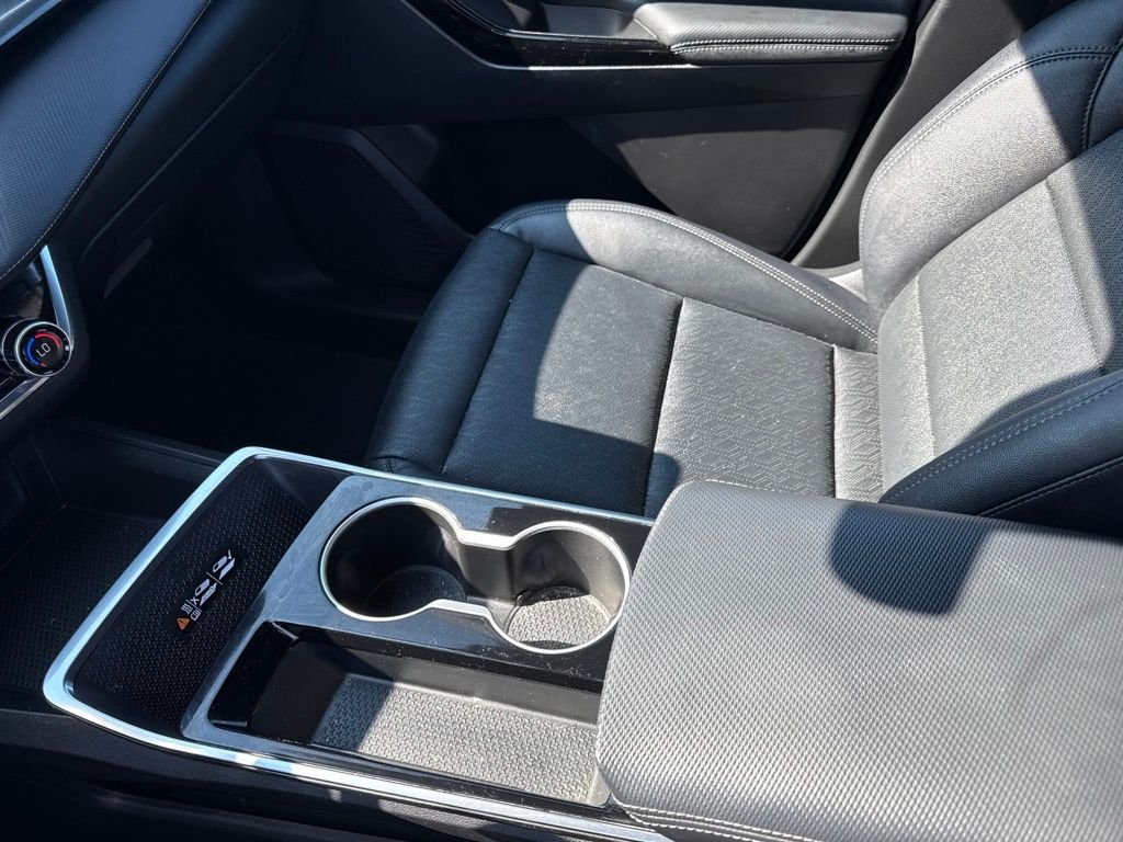 Used 2025 Summit White Chevrolet LT image 12