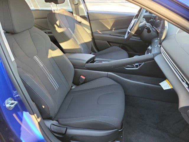 2025 Hyundai Elantra SEL - Photo 17