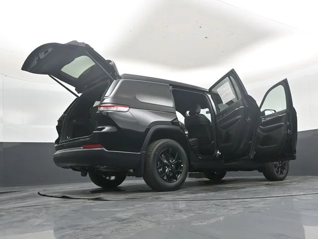 New 2026 Diamond Black Crystal Pearl-Coat Exterior Paint Jeep Altitude image 56