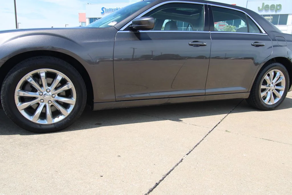 Used 2017 Gray Chrysler Limited image 10
