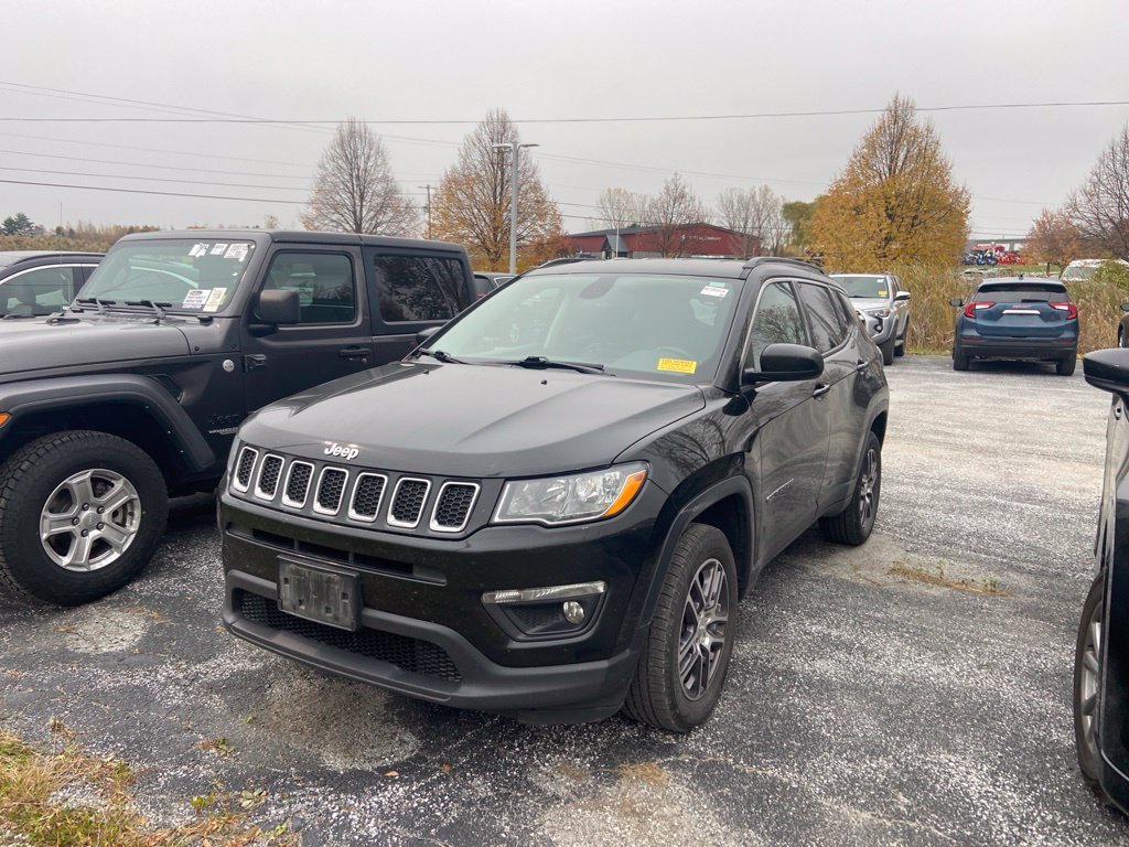 Used 2020 Diamond Black Crystal Pearlcoat Jeep Latitude image 3