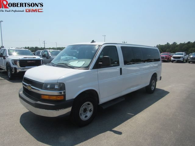 2023 Chevrolet Express Passenger 3500 1LT