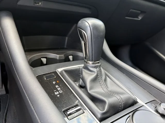 Used 2021 White Mazda Select image 20