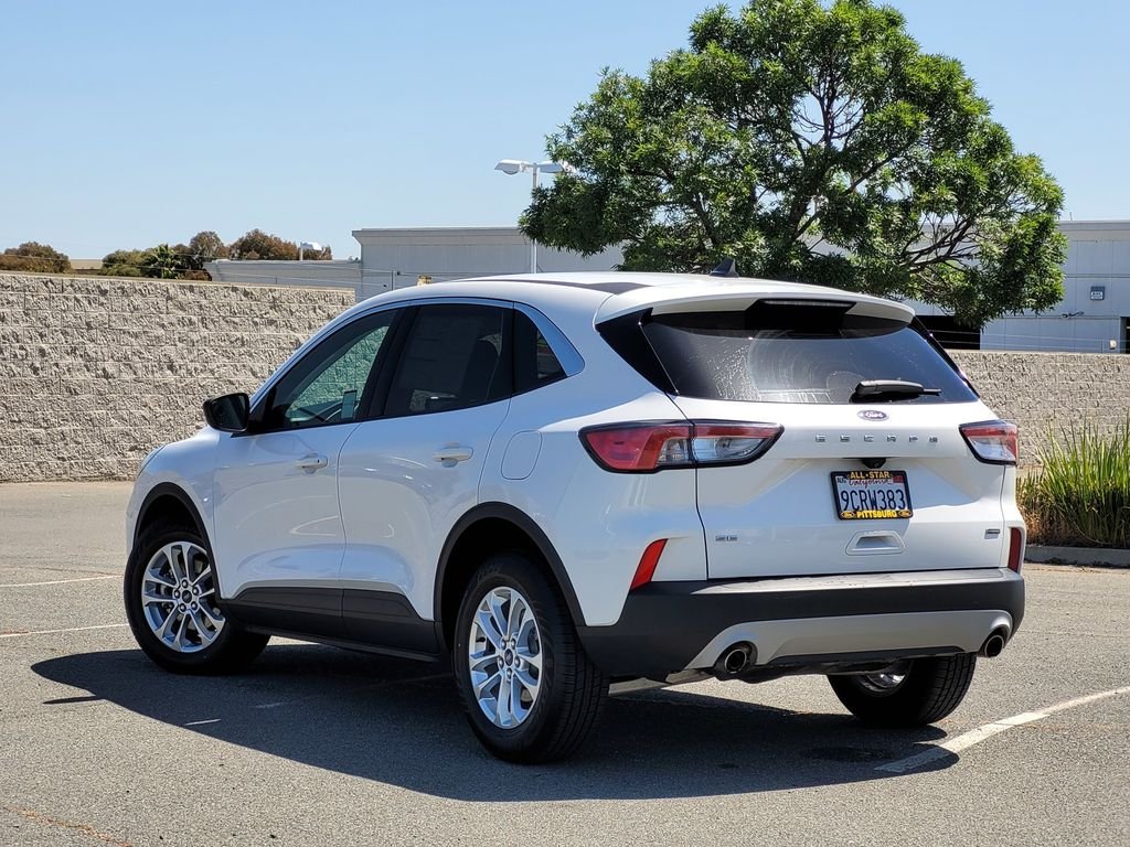 Certified Used 2022 Oxford White Ford SE image 6