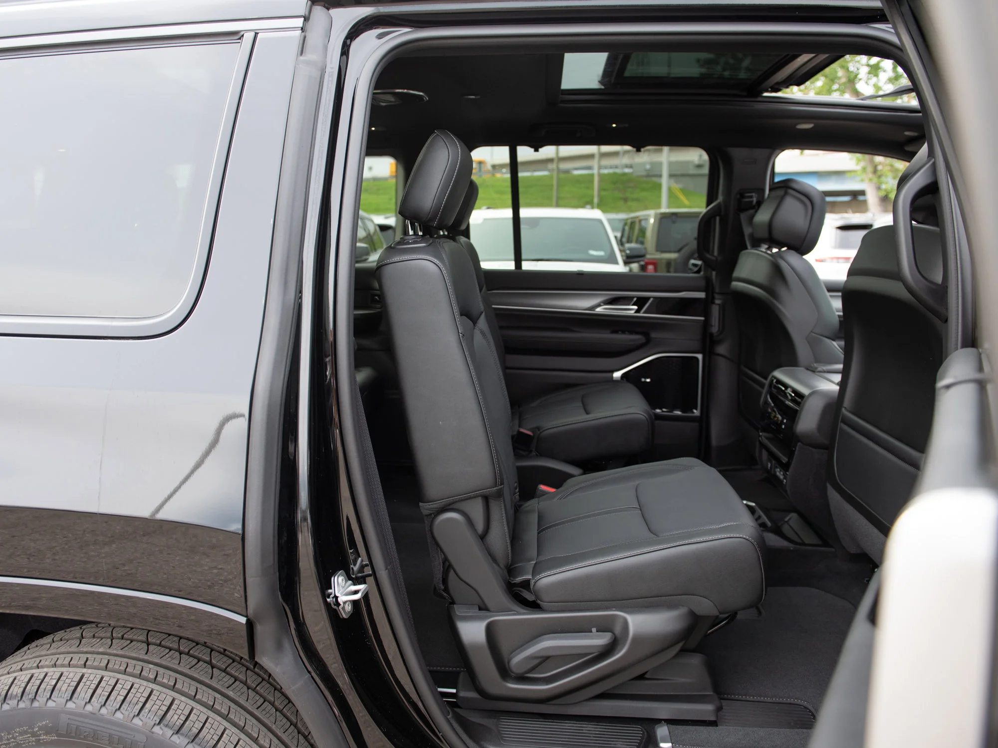 New 2026 Black Jeep Limited Reserve* image 32