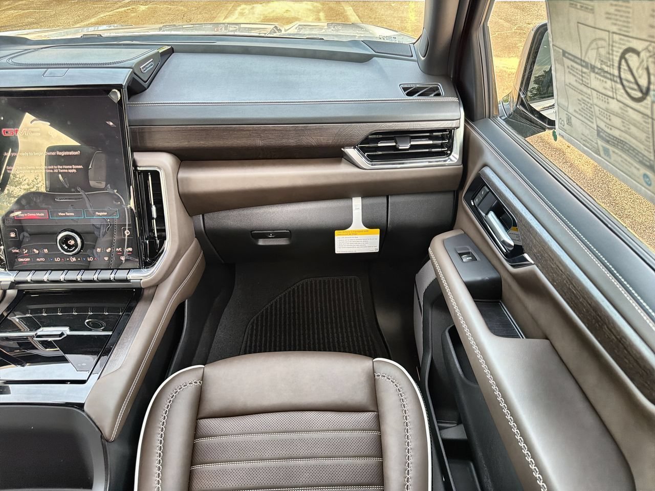 2026 GMC Yukon Denali Ultimate - Photo 24