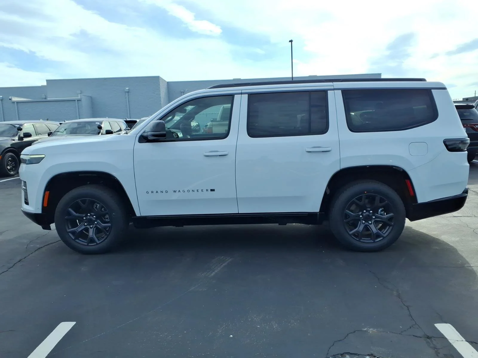 New 2026 Bright White Clear-Coat Exterior Paint Jeep Limited Altitude image 3