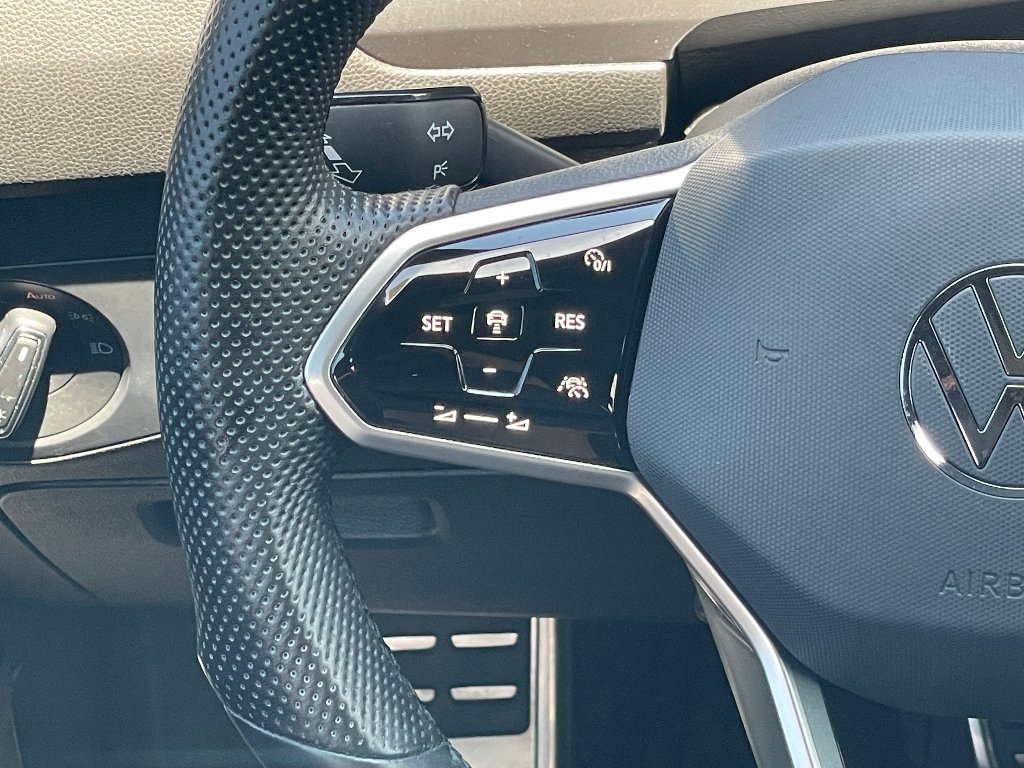 Used 2023 Platinum Gray Metallic Volkswagen SE R-Line Black image 6