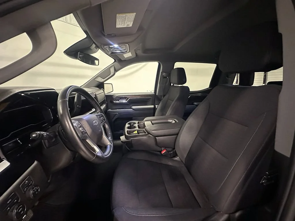 Used 2023 BLACK Chevrolet RST image 3