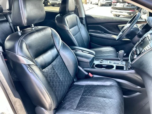 Used 2019 White Nissan Platinum image 23