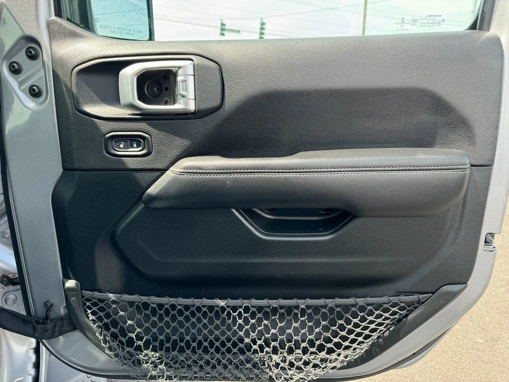Used 2020 Silver Jeep Unlimited Sahara image 23